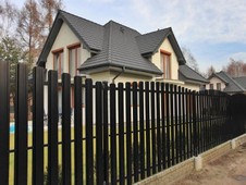 Фото забора из штакетника в Адлере