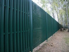 Фото забора из штакетника в Адлере