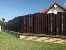 Фото забора из штакетника в Новороссийске