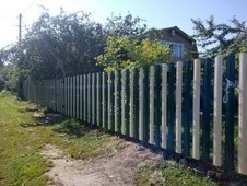 Фото забора из евроштакетника в Сочи