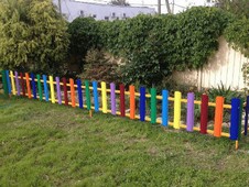 Фото забора из штакетника в Новороссийске